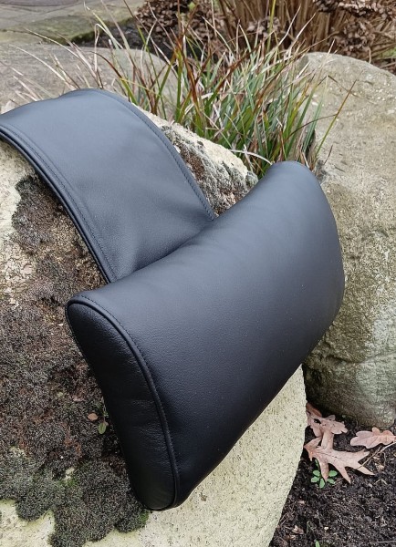 Leder Nackenkissen „Halfmoon“ mit Gewicht