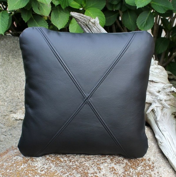 Cowhide leather cushions with triangles and stitching in 40x40